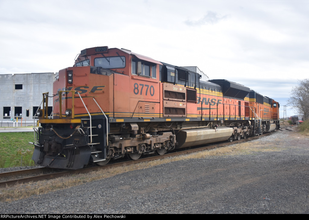 BNSF 8770